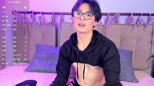 cherryy_boy live cam on StripChat