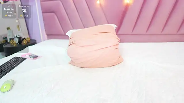 Beautifulskinny18 live cam on StripChat