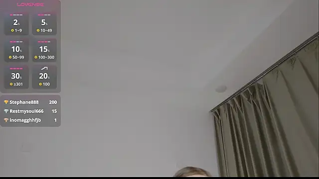 AlexsisFaee live cam on StripChat