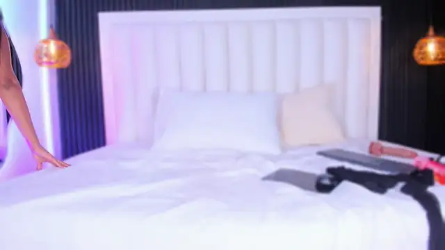 LucieMillerr live cam on StripChat