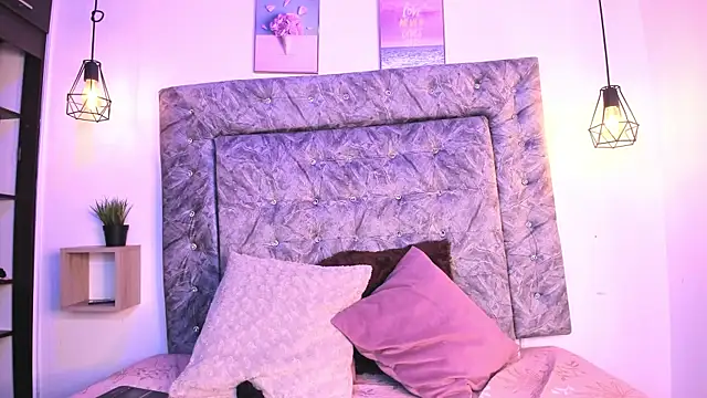 Mia_velvet23 live cam on StripChat