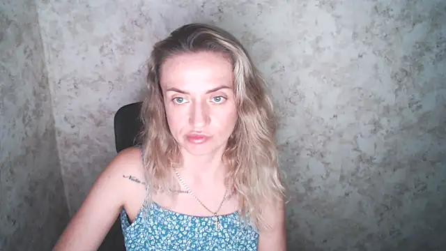 MerryRose33 live cam on StripChat