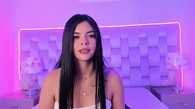Dollyhappyy live cam on StripChat