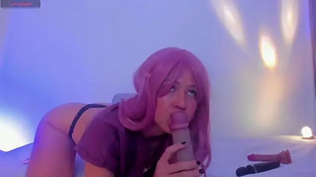 Sof_Glow live cam on StripChat