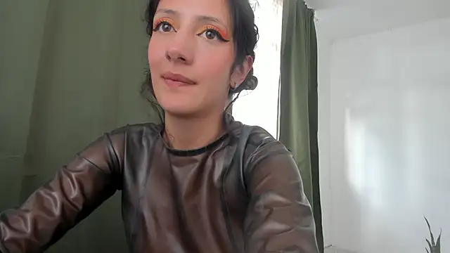 Lucia_Fuster live cam on StripChat