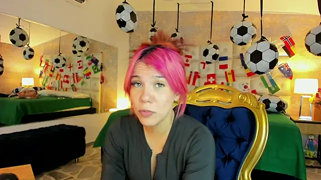 MelaniieRoux webcam