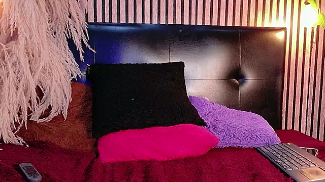 Hiddenhotcake live cam on StripChat