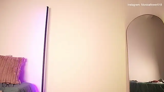 monicaflowerr webcam