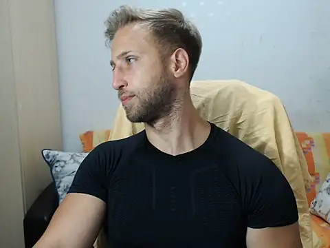BlondEagleMuscle live cam on StripChat