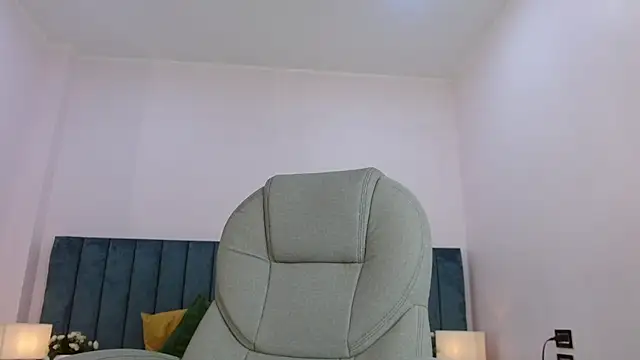 april_bunnyy live cam on StripChat