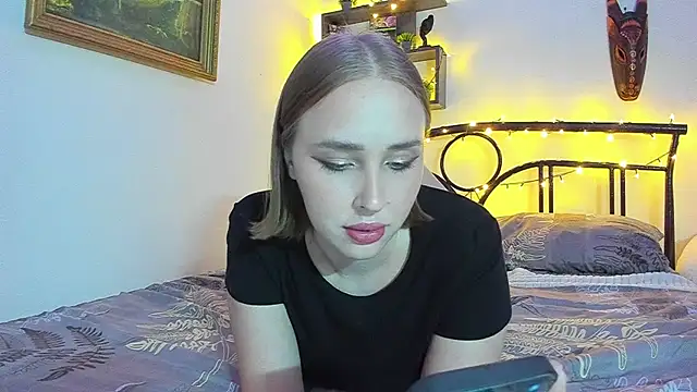 CrazyBitchInLace webcam