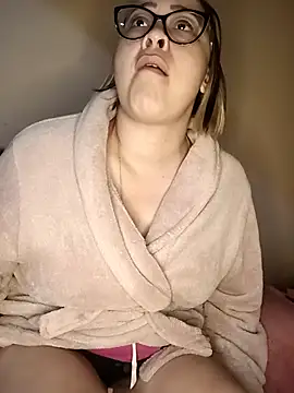 lualviz live cam on StripChat