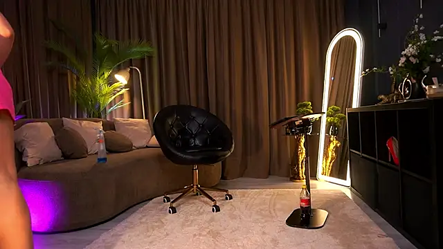 MissEmaDivine webcam