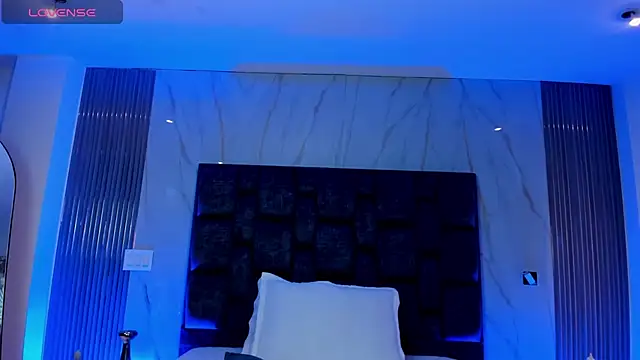 emy_fg live cam on StripChat