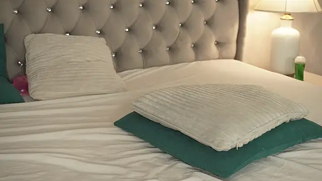 jessieboo_ - JessieBoo_'s free webcam - UK Sex Cams