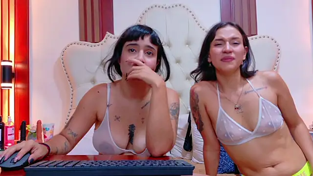 SarayANDsara live cam on StripChat