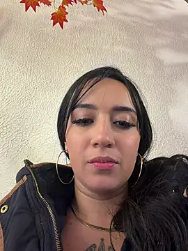 EmmyEvans1 live cam on StripChat