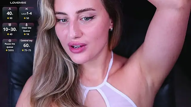 Naughty-Kitty1 live cam on StripChat
