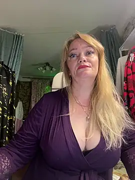 Sweet-blonde webcam