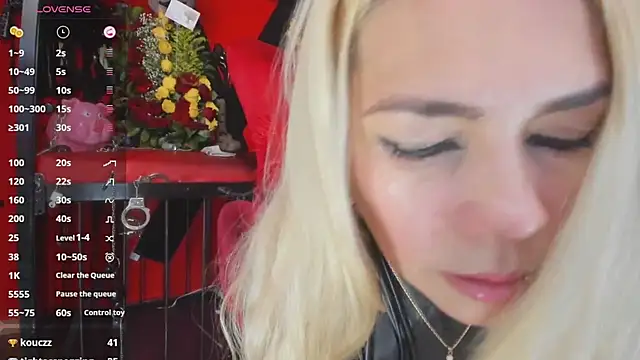 MistressAndre live cam on StripChat