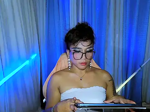 YourNikkieXxx webcam
