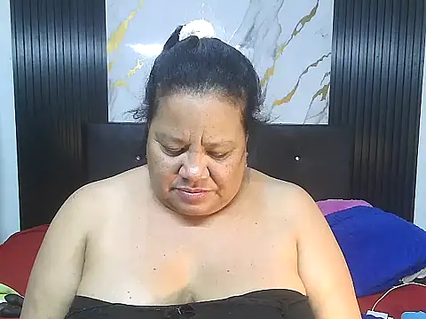 Shanttal0272 live cam on StripChat
