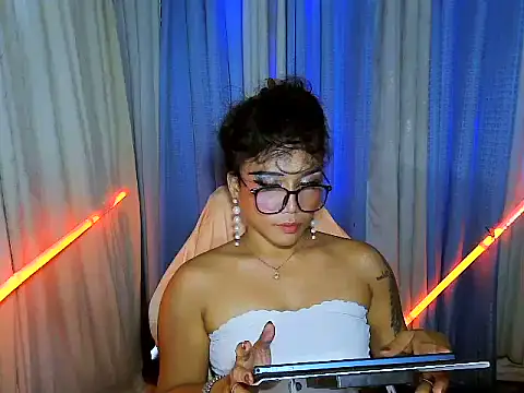 YourNikkieXxx webcam