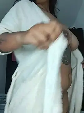 Mia_skyy18 webcam