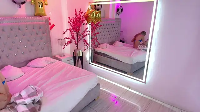 Juliieta_gray webcam