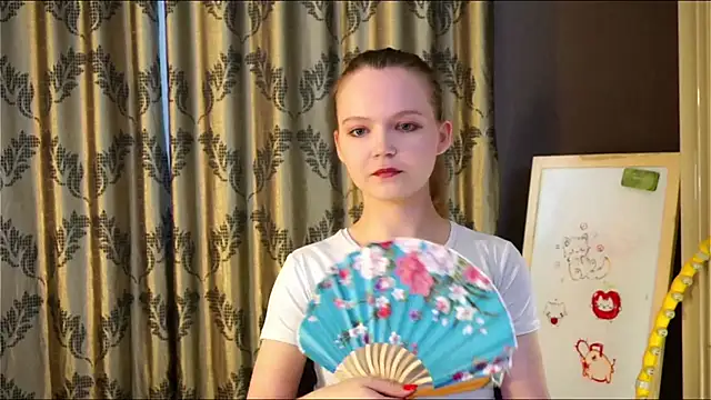 NaomiFess webcam