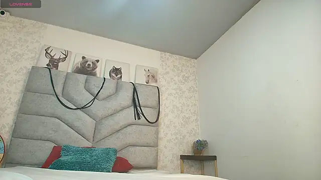 Hether_t live cam on StripChat