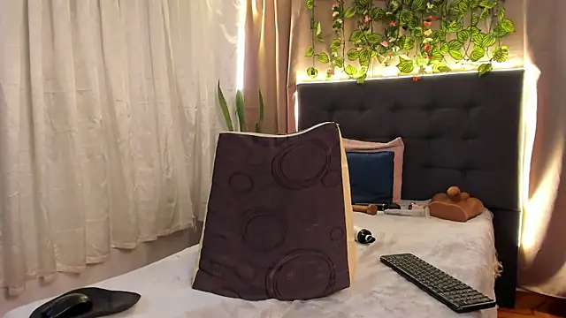 Delilah_85 webcam