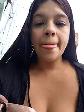 Layla-daring webcam