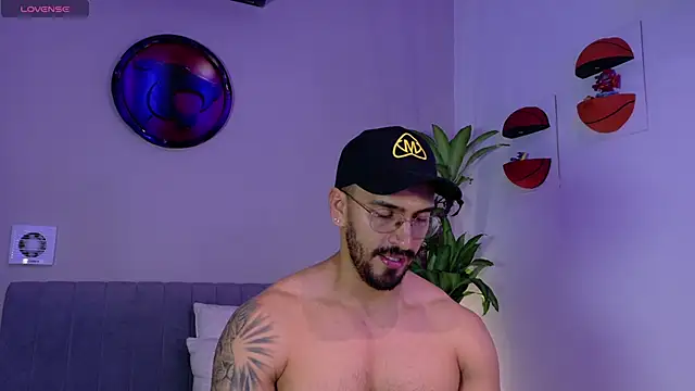 tony_muscle webcam