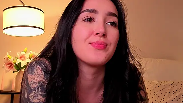 KimKhallifa webcam