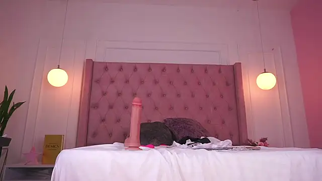 Honeyymoonn_ webcam