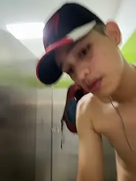 harrygaze (G young) - Flash dick in classroom 😈