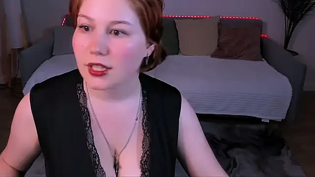 MiaLacrice webcam