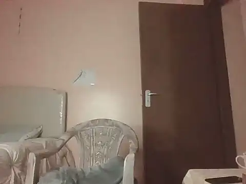 pinky-lips webcam
