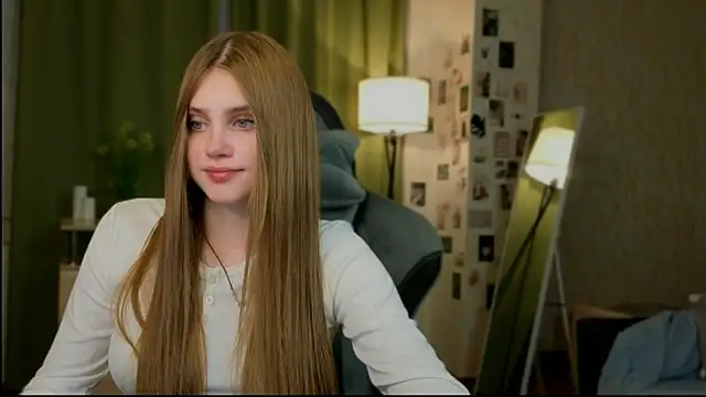 yourbeautyarya webcam