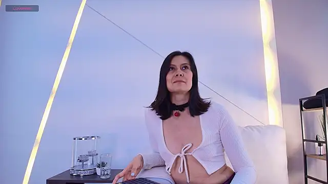 Luna_Valkyrie webcam