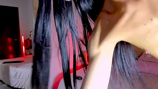 LaraRous webcam