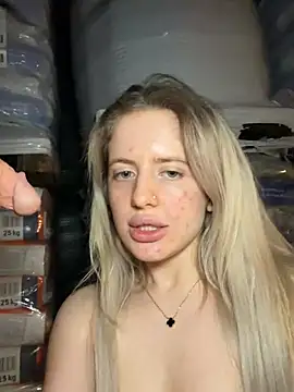 Holly-Glamour Live Webcam on Stripchat