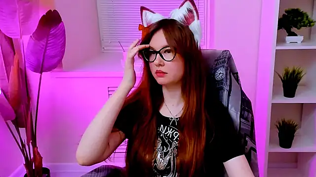 CarolGiggly live cam on StripChat