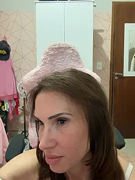 Irresistible37 webcam