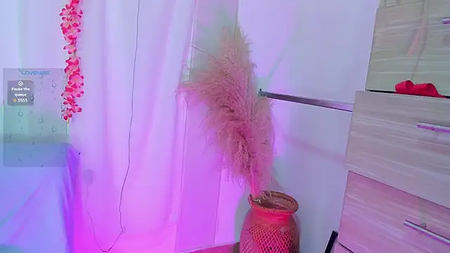 Miss_JulietaShadow webcam