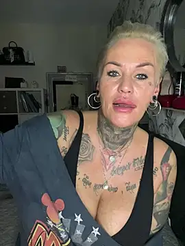 InkedMissLaBaehm webcam