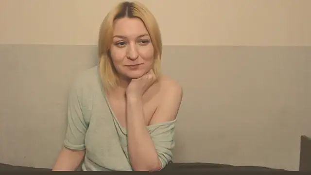 Bonnie_kisses webcam