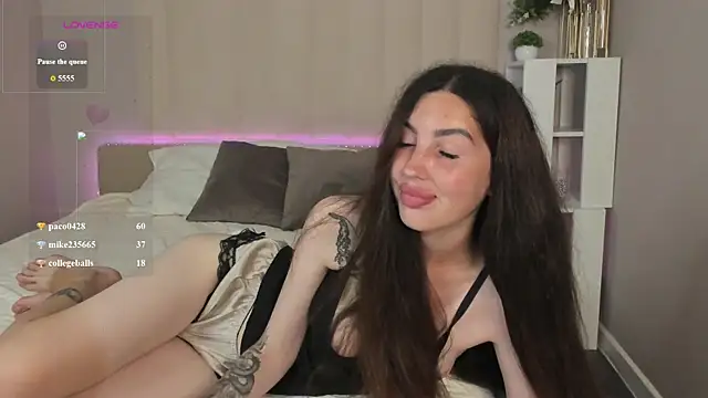 LiraRevery live cam on StripChat