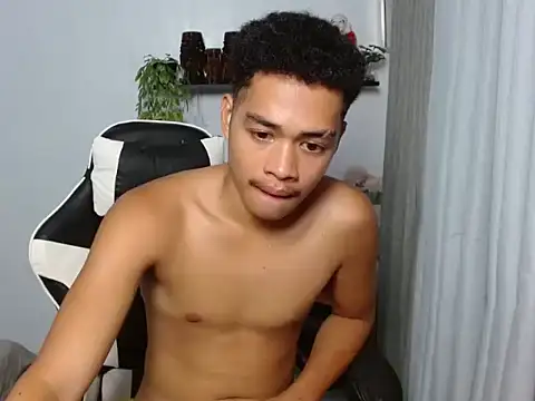 curlyasian_njxx webcam